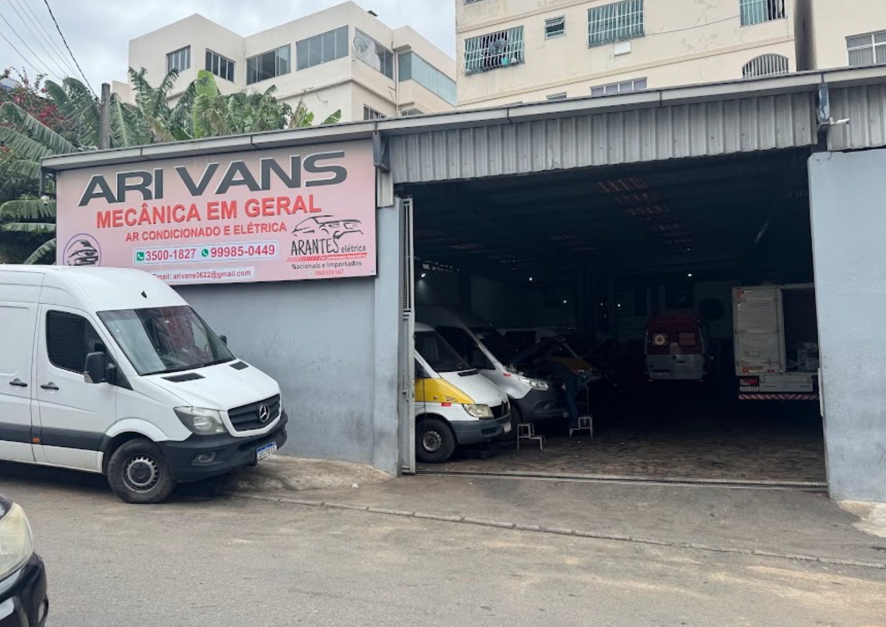 Fachada da oficina Ari Vans especializada em vans Mercedes-Benz Sprinter em Cariacica